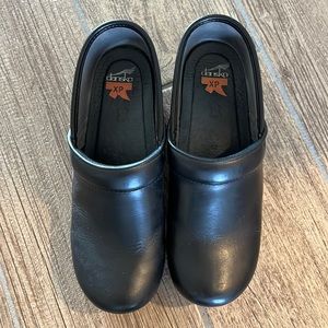 Dansko XP clogs Black size 40 good used condition